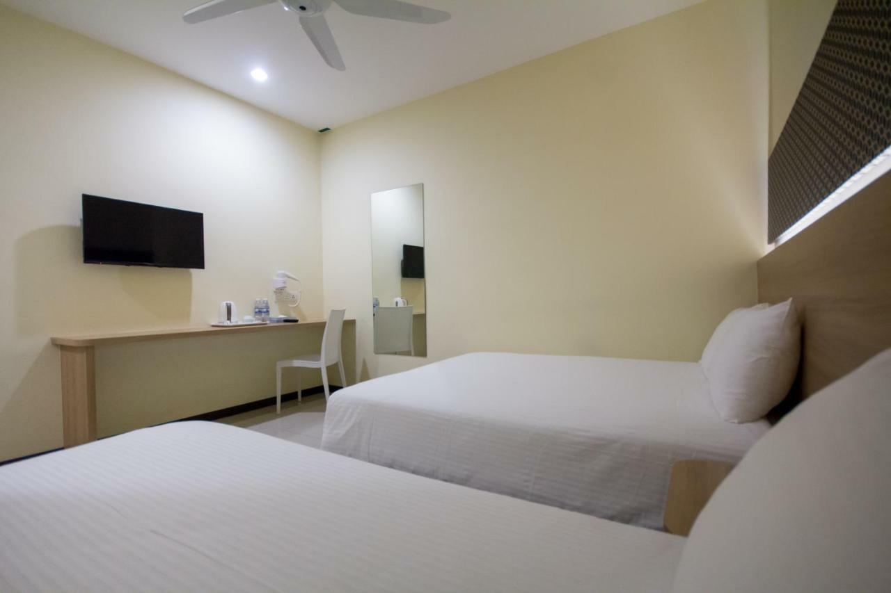 118 Hotel Macalister George Town Exterior photo