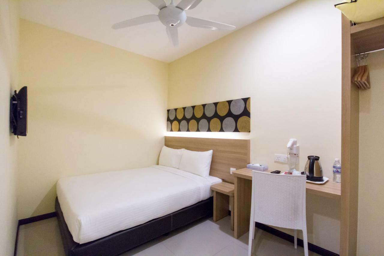 118 Hotel Macalister George Town Exterior photo